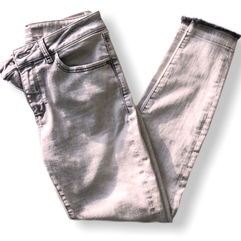 NWOT BENCH Gray Skinny Distressed Denim Jeans